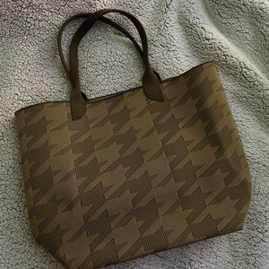 Rothy’s Dark Caramel houndstooth lightweight tote